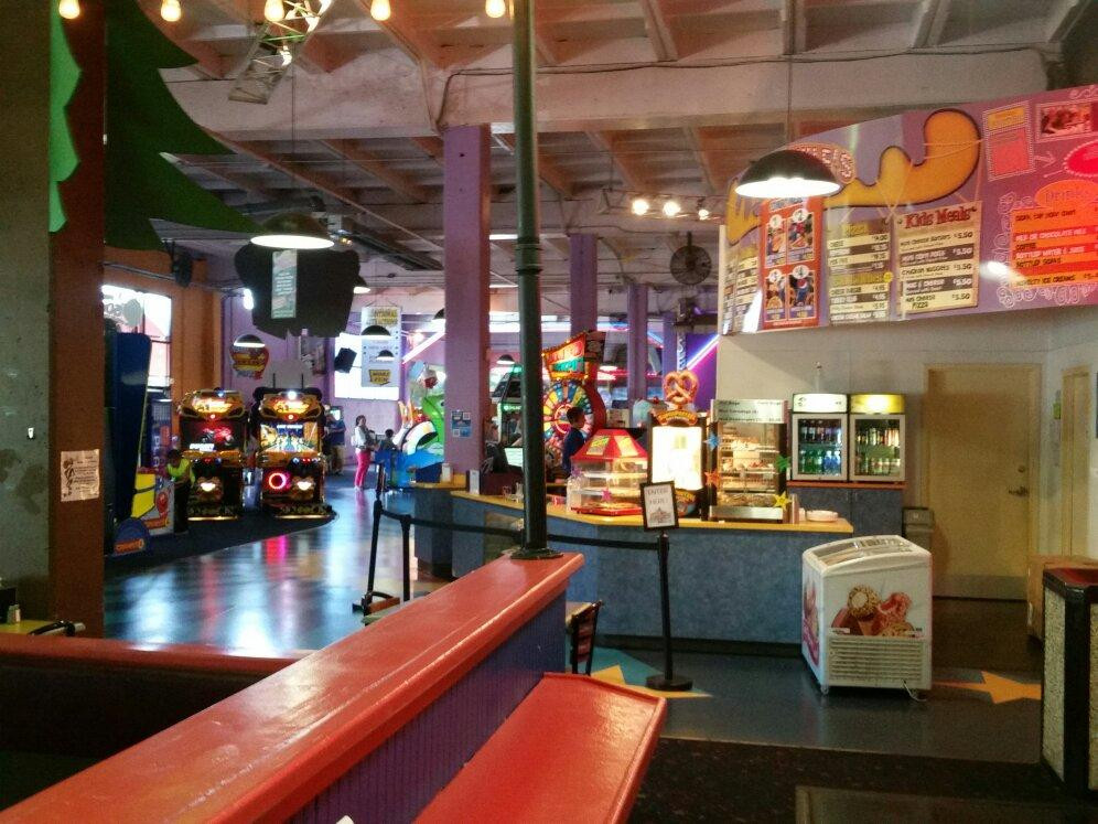 Family Fun Center & Bullwinkles Restaraunt-埃德蒙兹必去景点