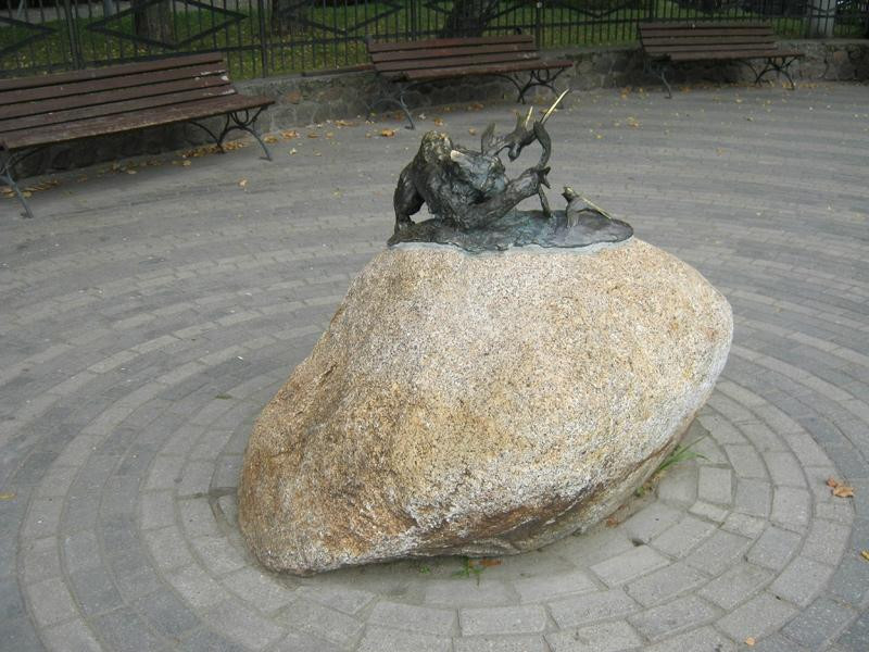 Sculpture The Cat and the Three Birds景点图片