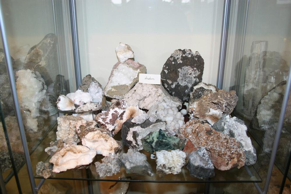 Rare stone collection of Soren and Sigurborg-Eskifjordur必去景点