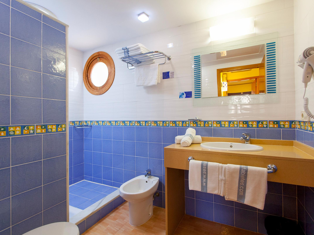 瑟斯尤法比特斯出租公寓及餐厅