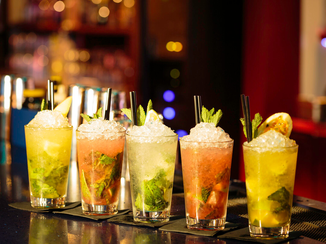 Atlantis Sports Lounge-Cupecoy Bay必去景点