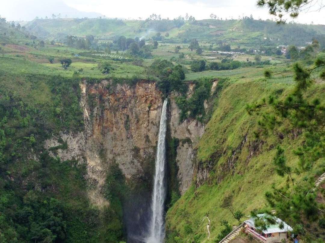 Sipiso Piso Waterfall-Kabanjahe必去景点