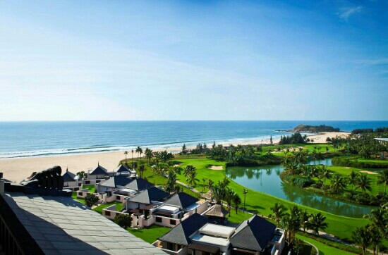 海南清水湾雅居乐莱佛士酒店主图