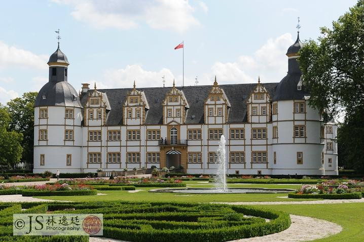 Schloss Neuhaus景点图片