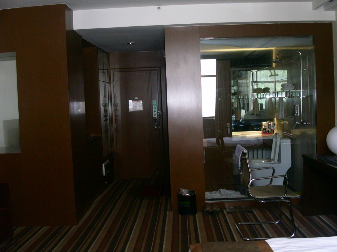 柠檬水晶酒店主图