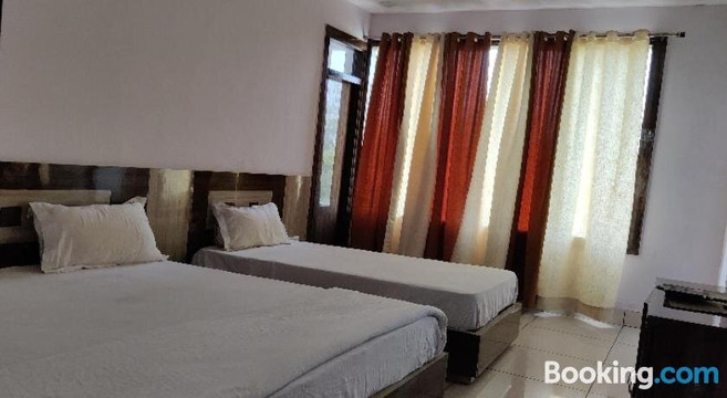 OYO 81176 Hotel Laksh