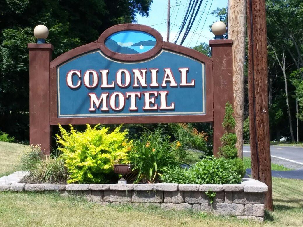 Colonial Motel