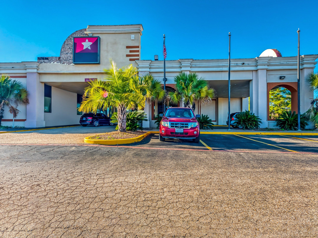 Capital O Nacogdoches - Hwy 59 & SW Stallings