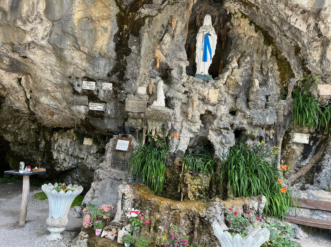 Grotte de Notre Dame du Lac景点图片