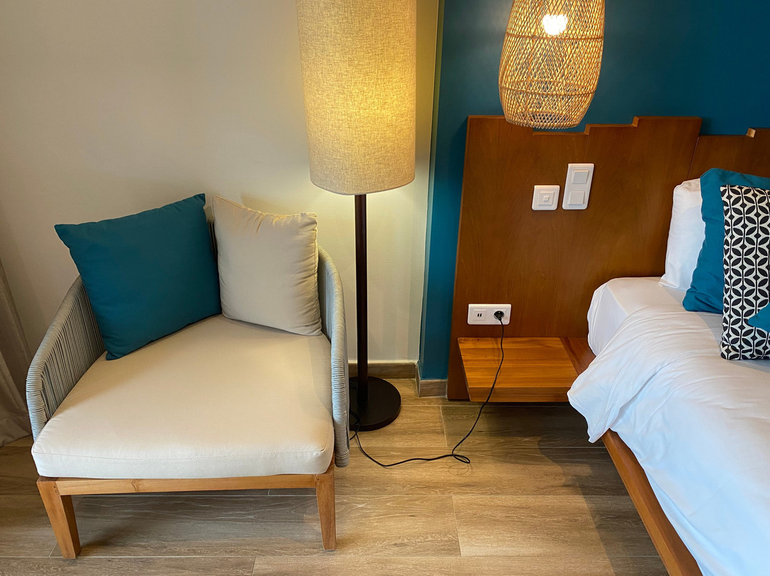 Orient Beach Hotel主图