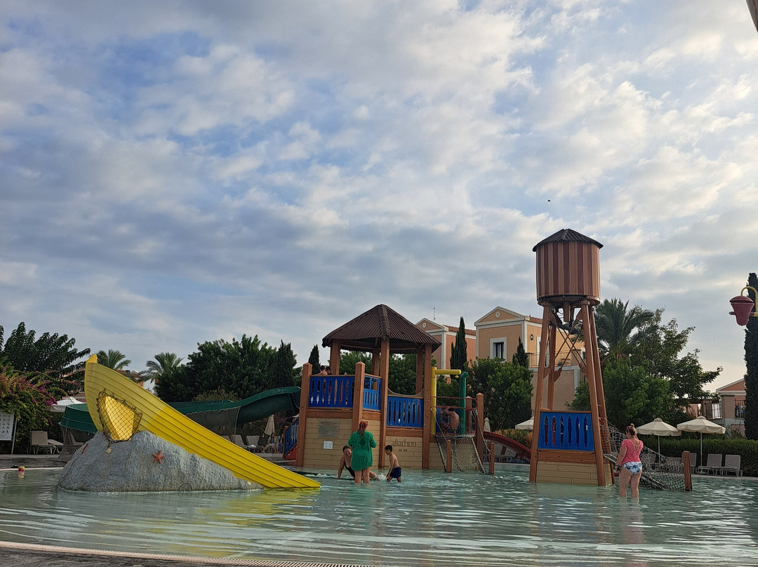 阿里亚敦假日乡村酒店主图