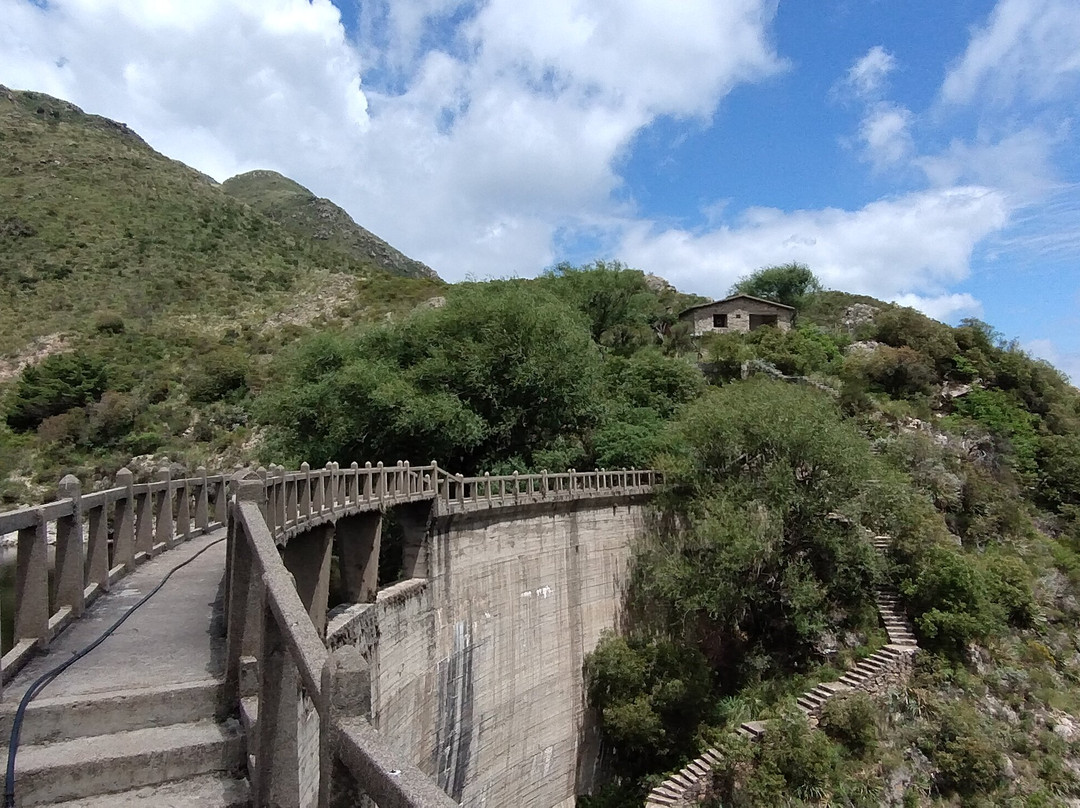 Dique Los Alazanes景点图片
