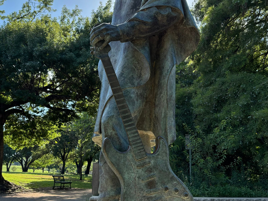 Stevie Ray Vaughan Statue-奥斯丁必去景点