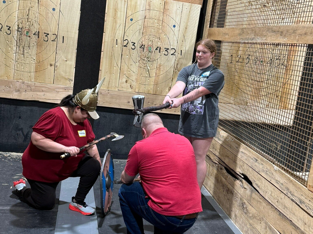 Ragnarok Axe Throwing-印第安纳波利斯必去景点