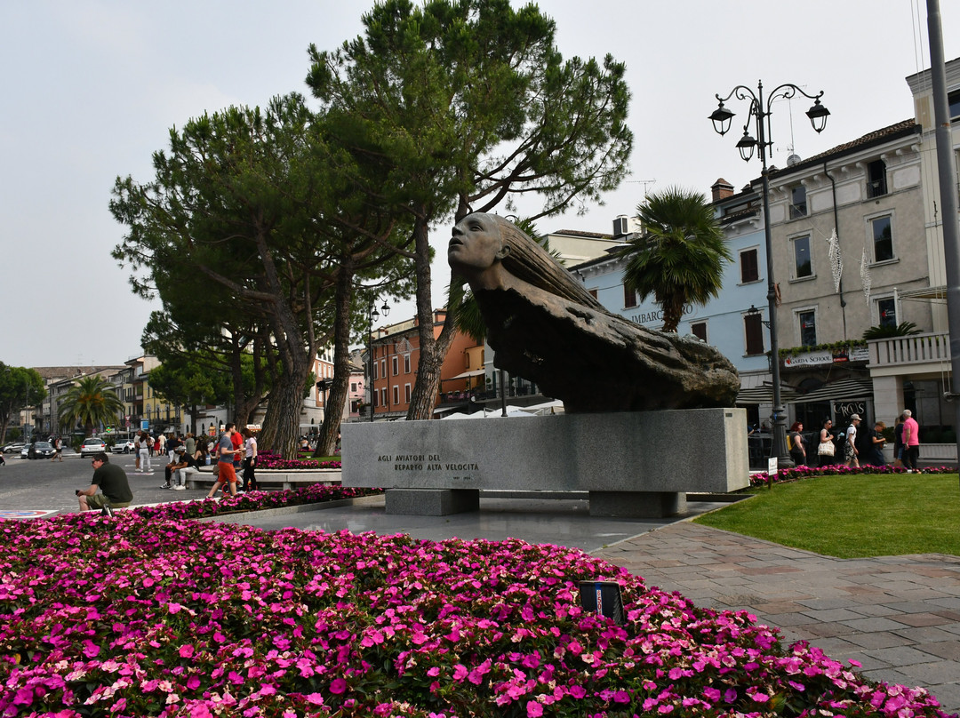 Monumento agli Aviatori del Reparto Alta Velocita-代森扎诺-德尔加达必去景点