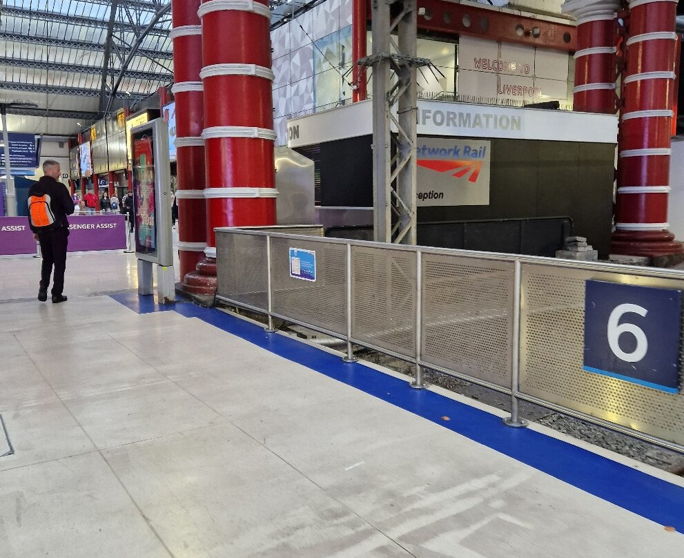 Lime Street Visitor Information Centre-利物浦必去景点