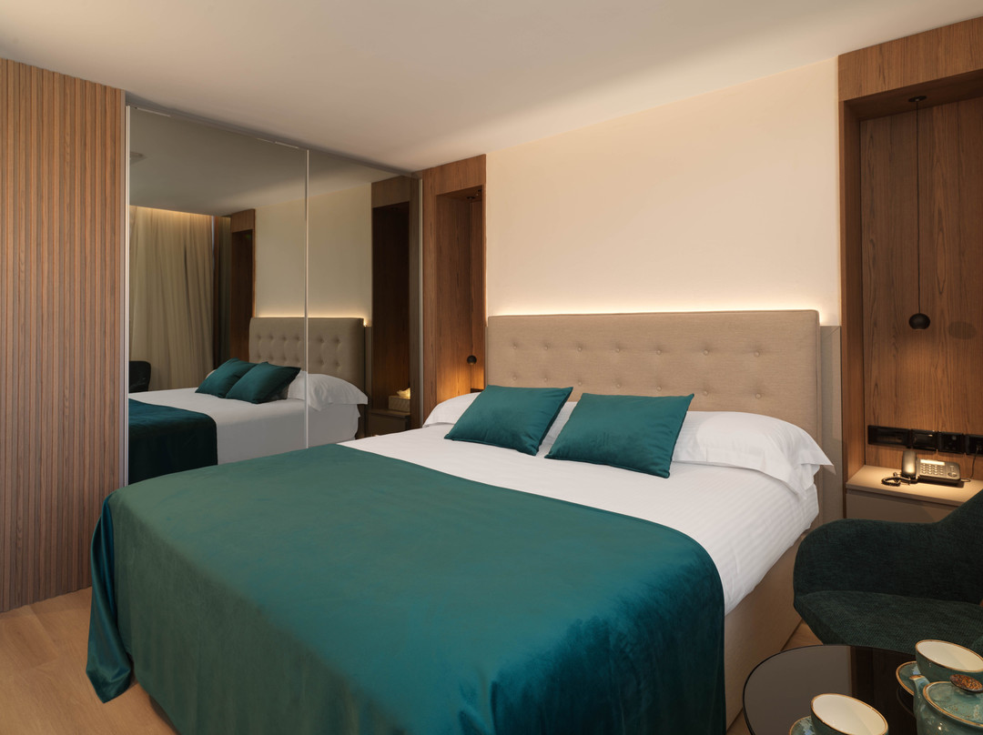 St. George Beach Hotel & Spa Resort主图