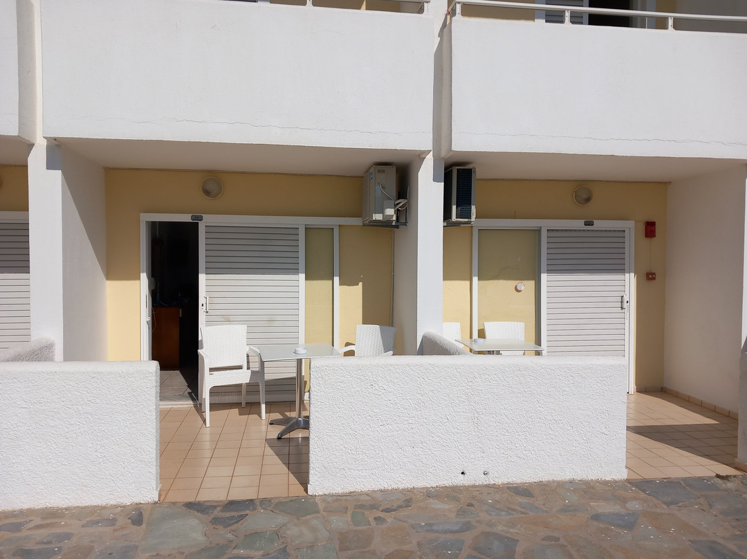 Kamari Bay Hotel主图