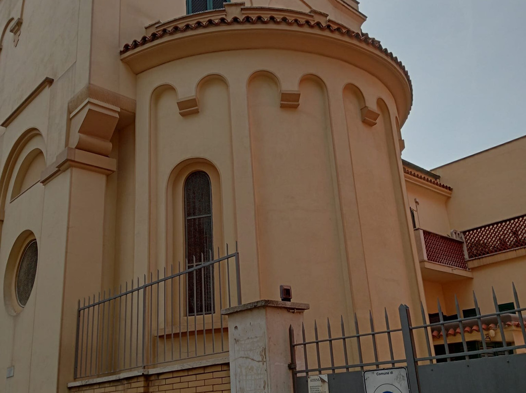 Chiesa Di Santa Teresa Del Gesu Bambino-Lido di Ostia必去景点