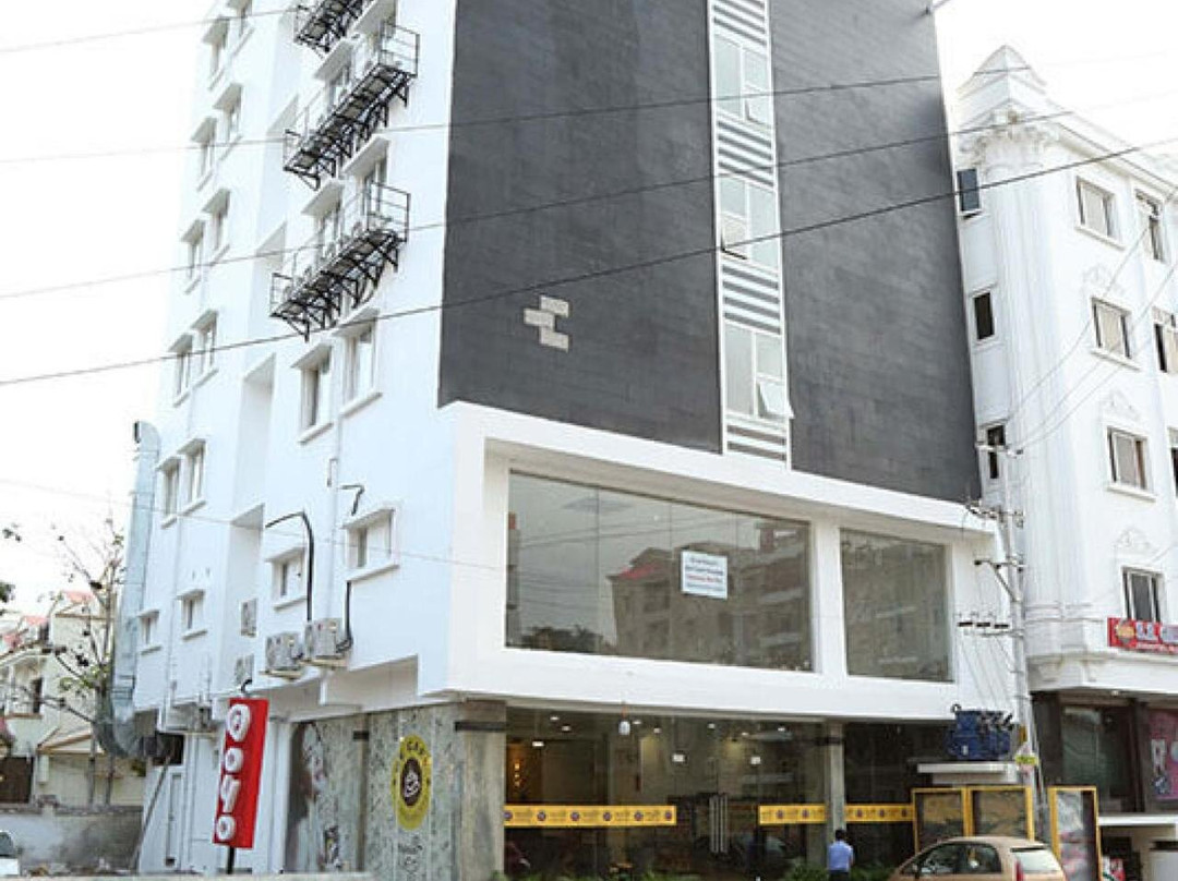 Falcons Nest La Riviera主图