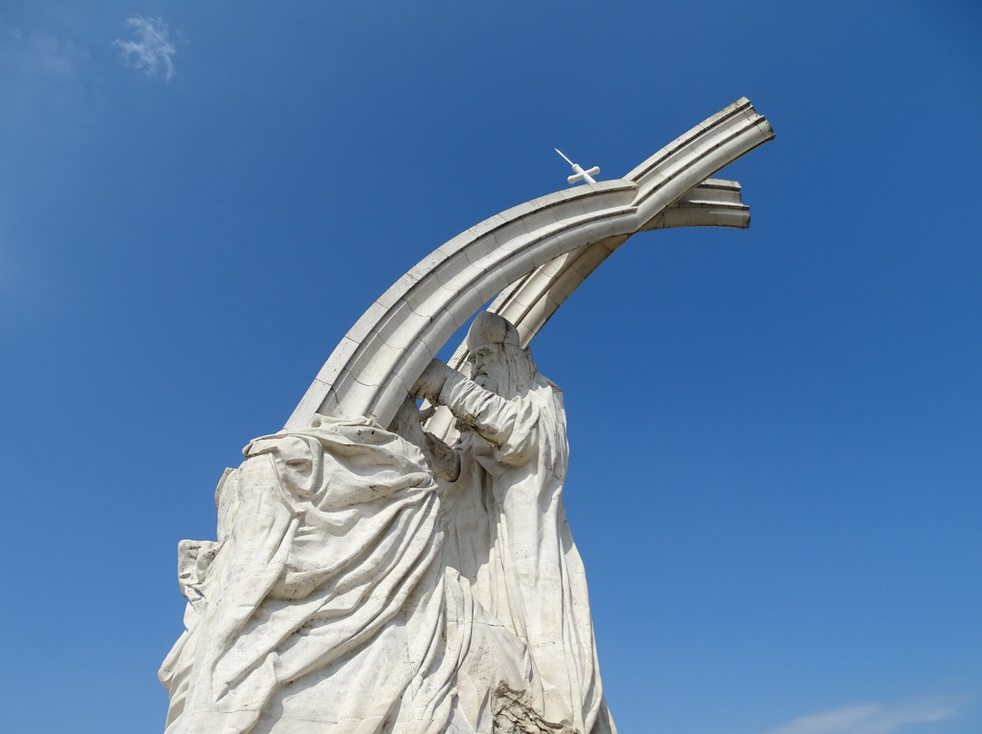 Statue of King Saint Stephen-埃斯泰尔戈姆必去景点