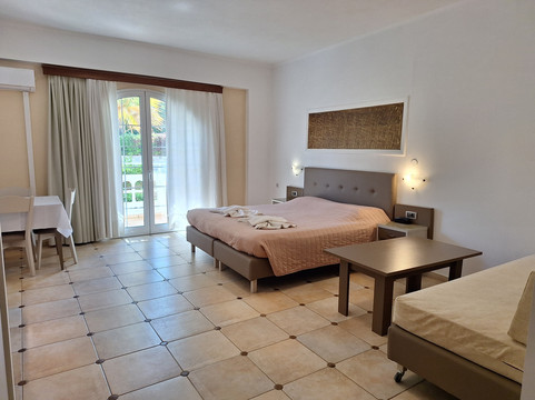 佩尔拉海滩主图