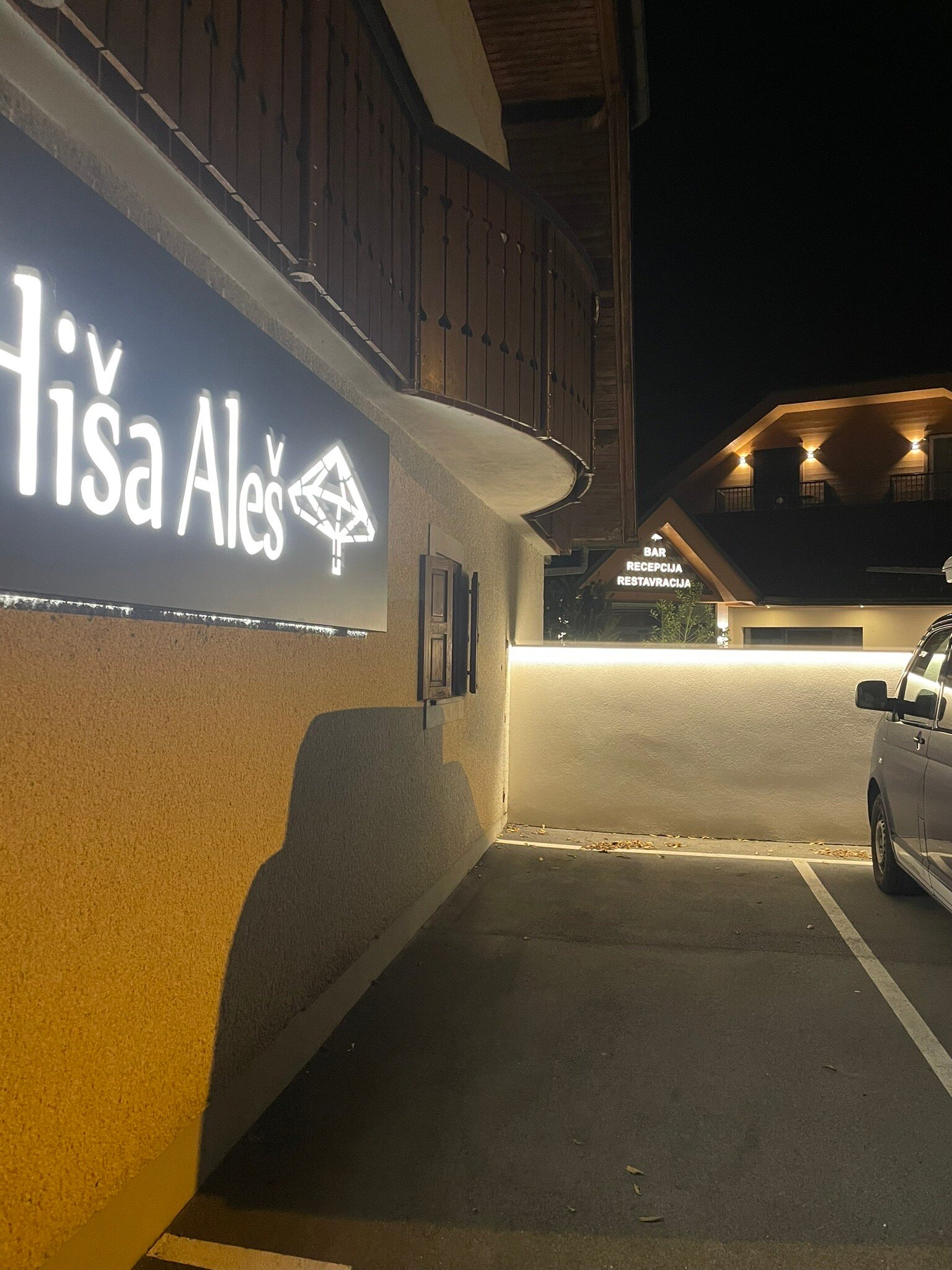 Hiša Aleš-官方
