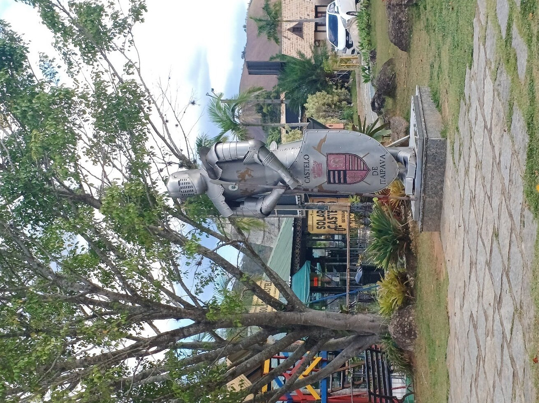 Praça do Cavaleiro Medieval-Itaipava必去景点