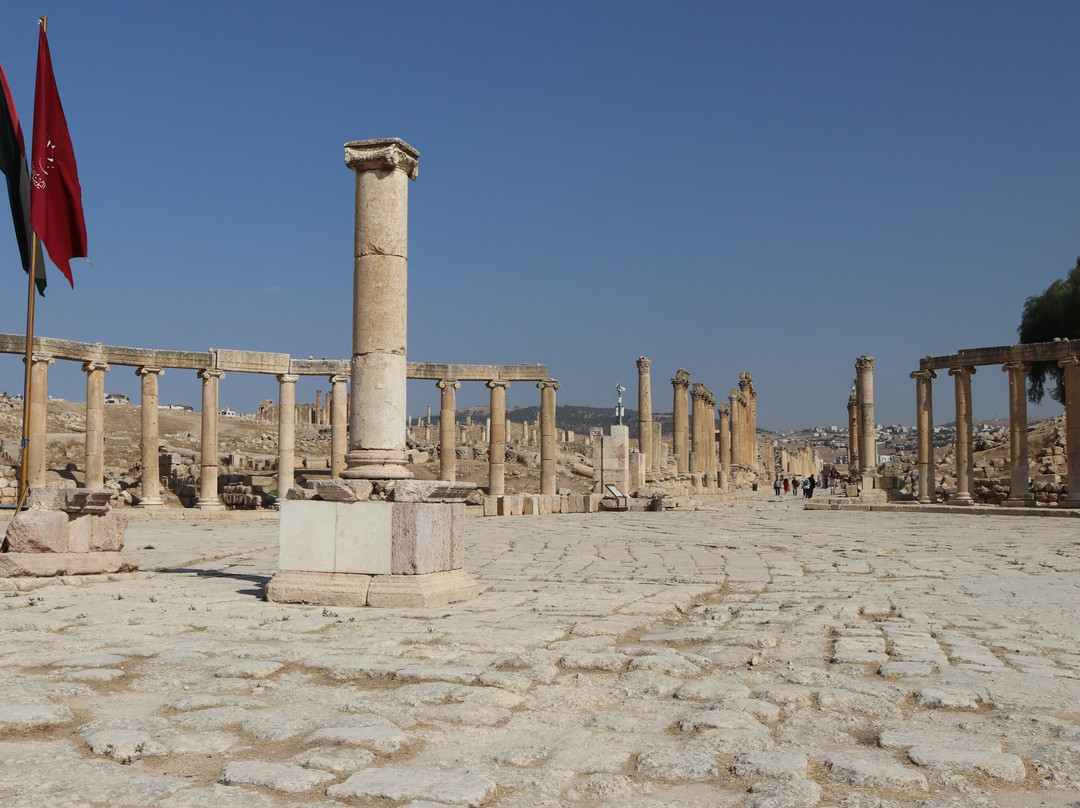 Oval Plaza-杰拉什必去景点