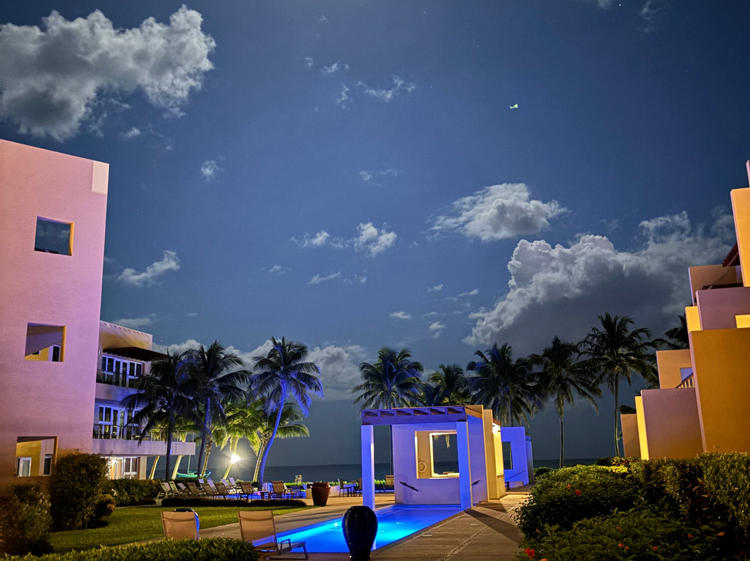 The Phoenix Resort主图