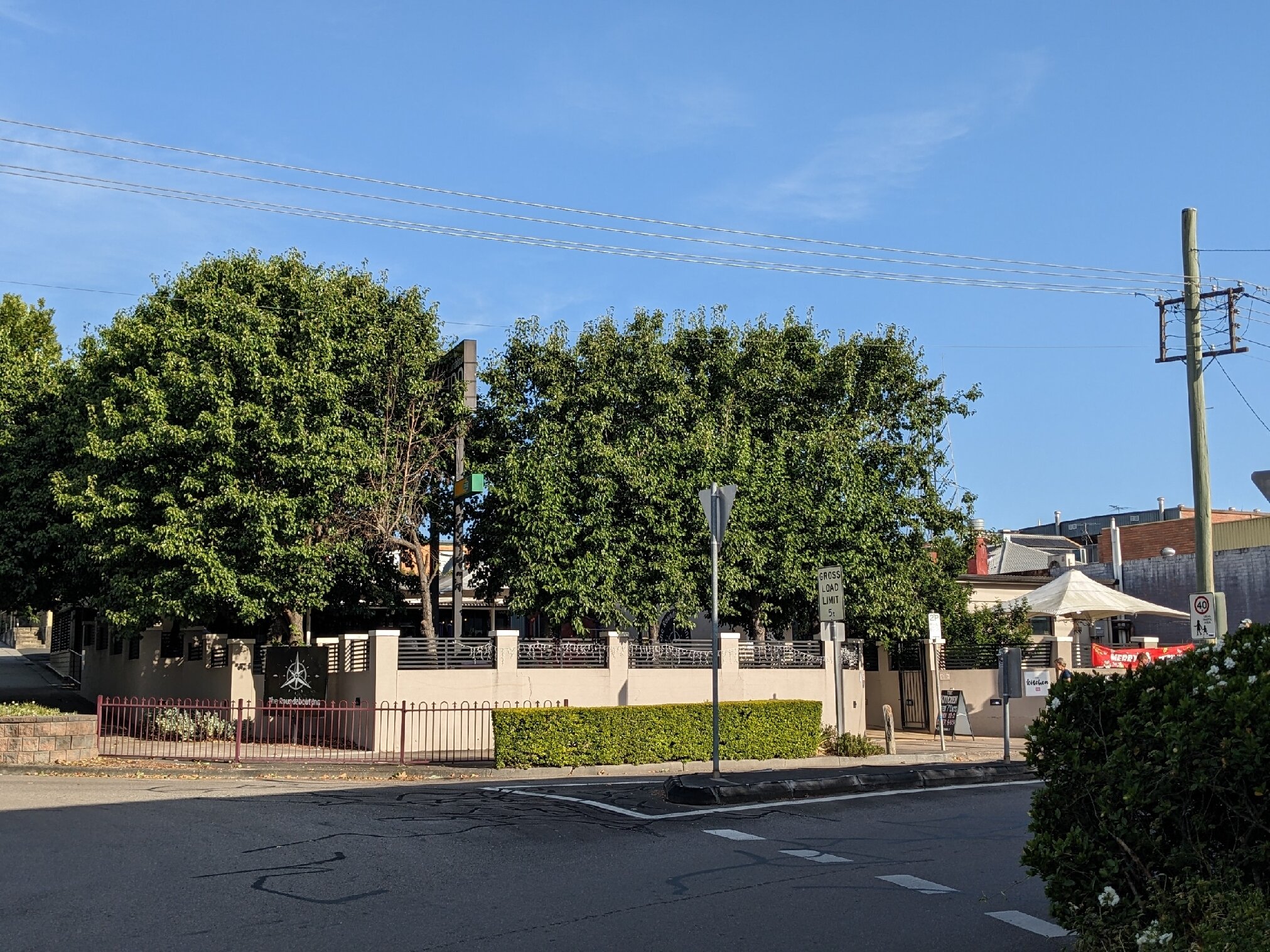 The Roundabout Inn-官方