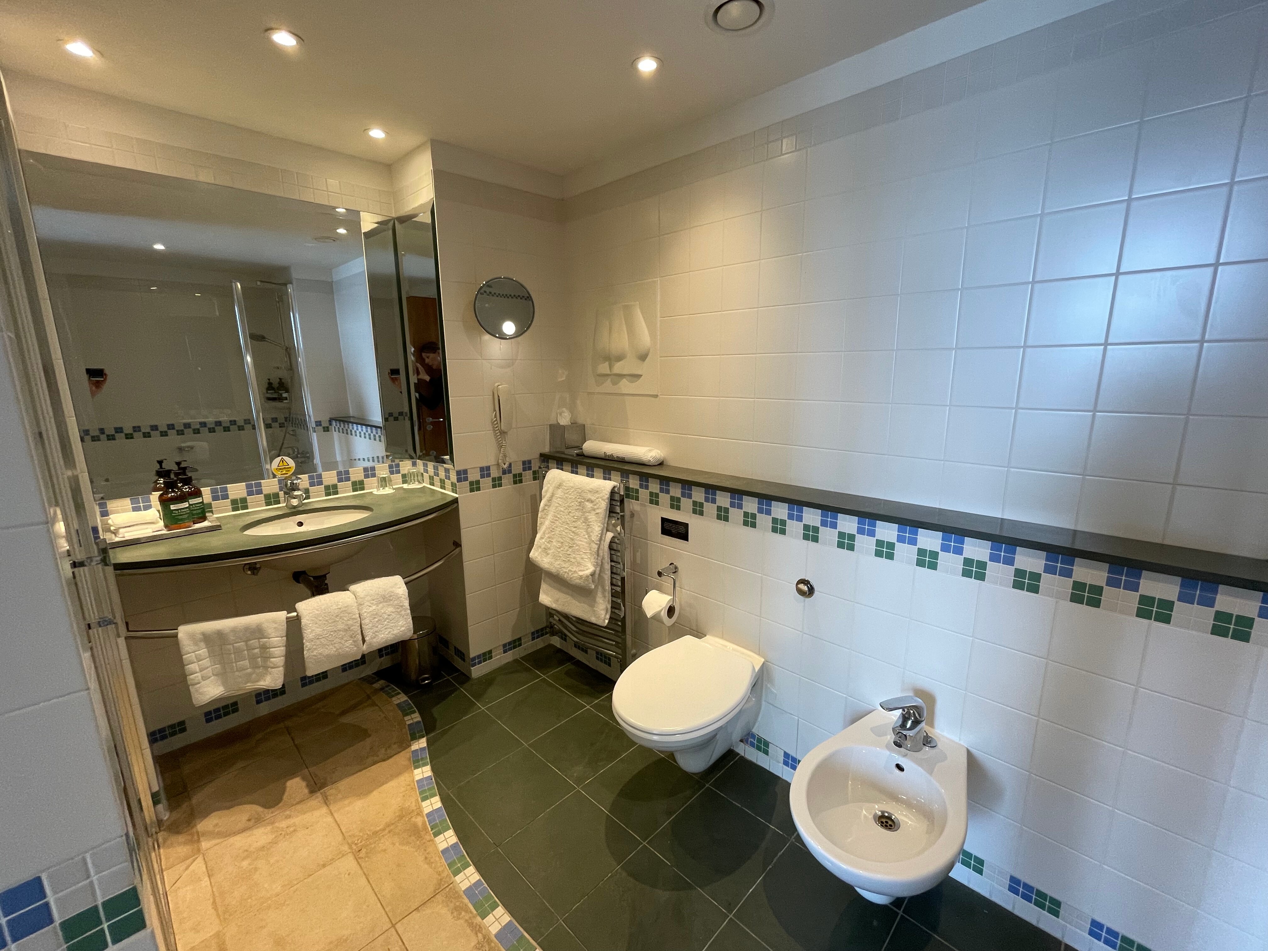 voco St. David's Cardiff by IHG-浴室