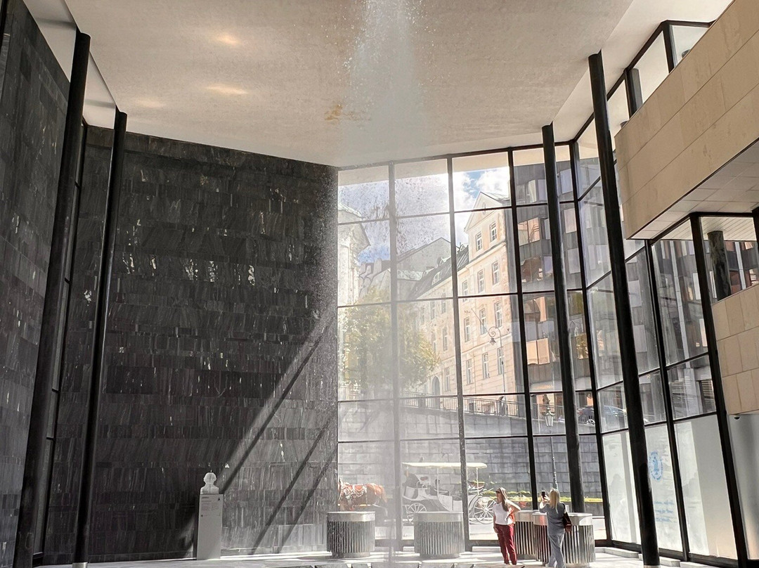 Hot Spring Colonnade-卡罗维发利必去景点