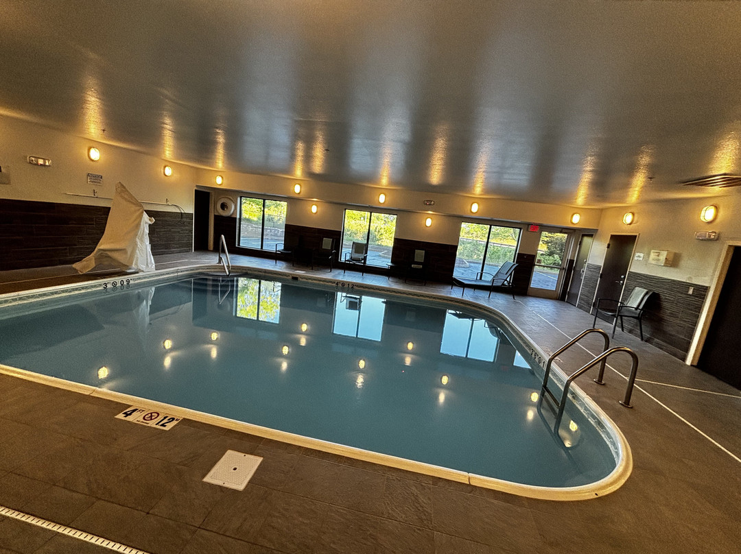 曼切斯特哈特佛德费尔菲尔斯客栈&套房酒店主图