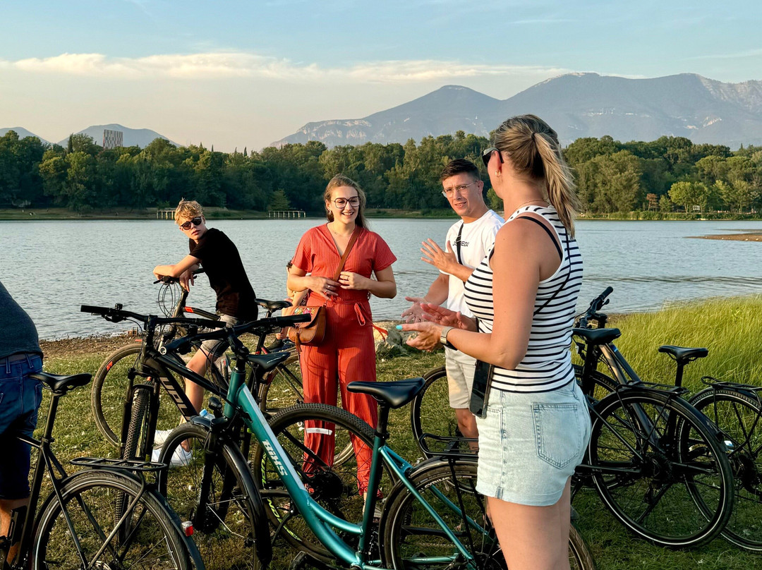 Bike Tour Tirana by Purealb-地拉那必去景点