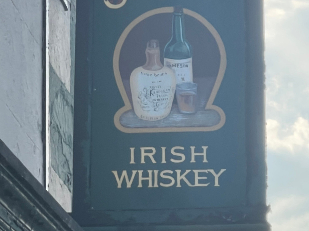 O’Loclainn’s Irish Whiskey Bar-Ballyvaughan必去景点