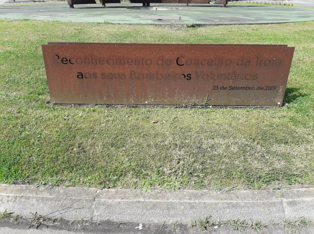 Homenagem Aos Bombeiros-特罗法必去景点