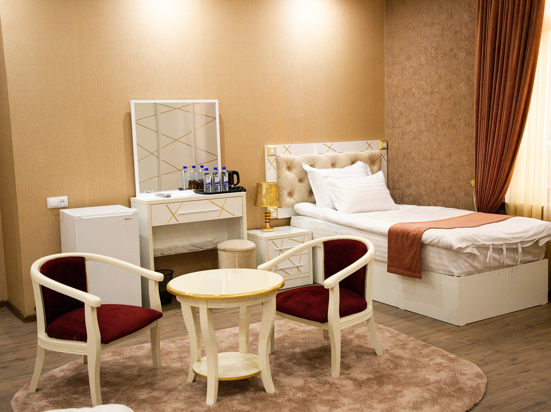 The Royal Hotel主图