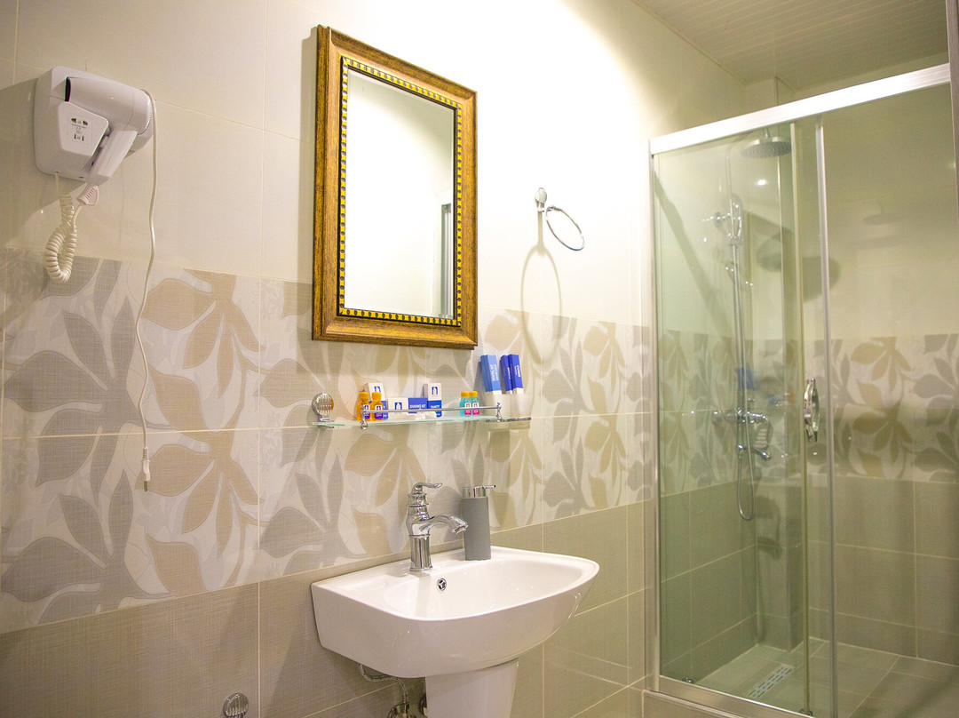 Sakhibnazar酒店住宿-The Royal Hotel