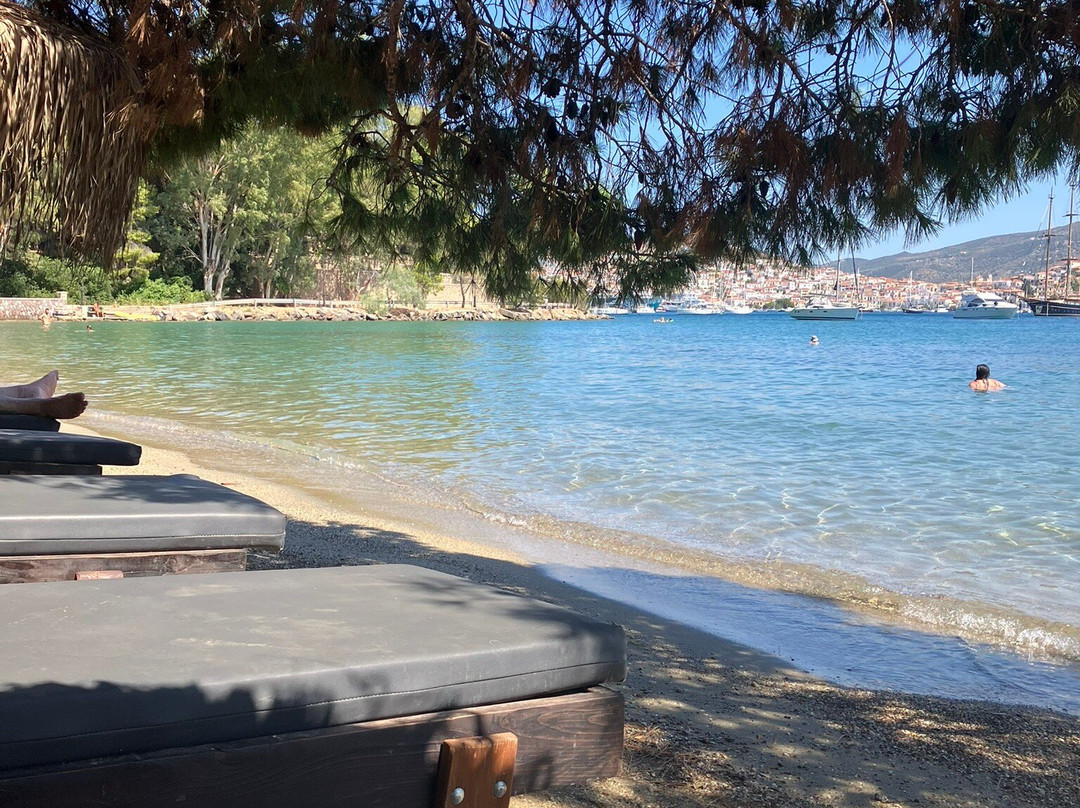 Mikro Neorio Bay-Poros必去景点