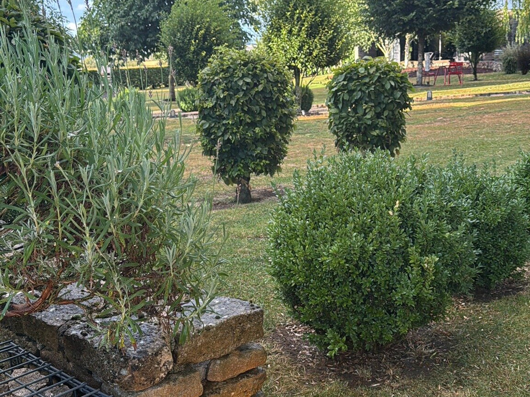 Le Cube Massages & Spa Vinésime-Jouey必去景点