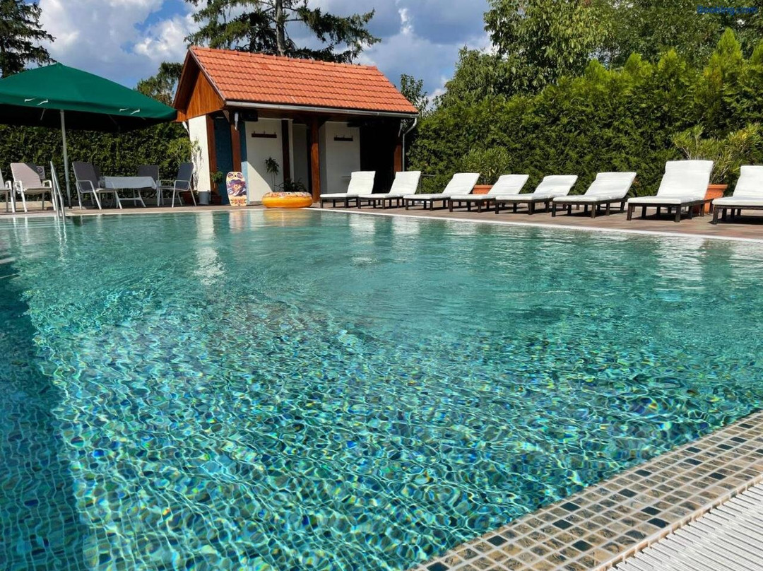 Mad酒店住宿-Meggyes Hotel