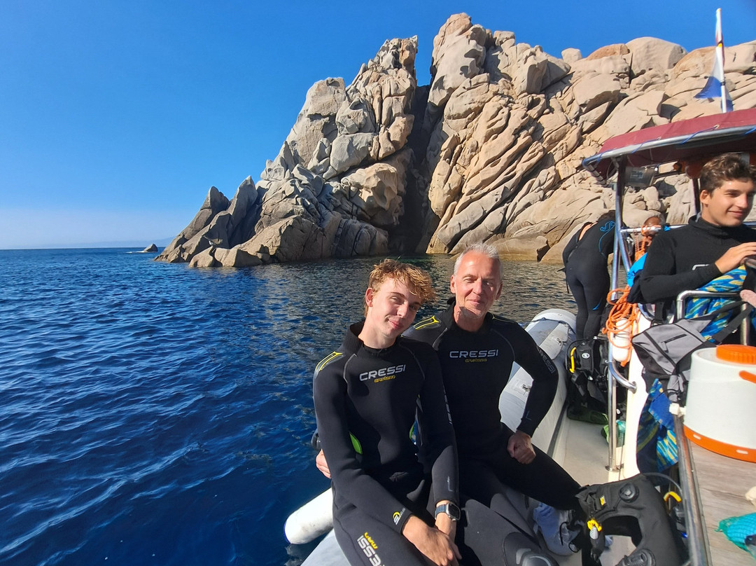 Blu Dive Center-圣特雷莎加卢拉必去景点