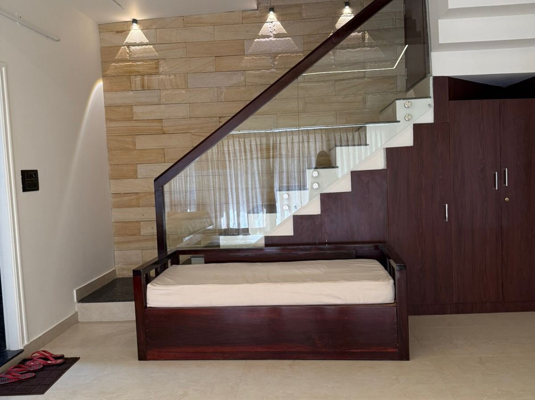 Chola Lakeview Stay Inn主图