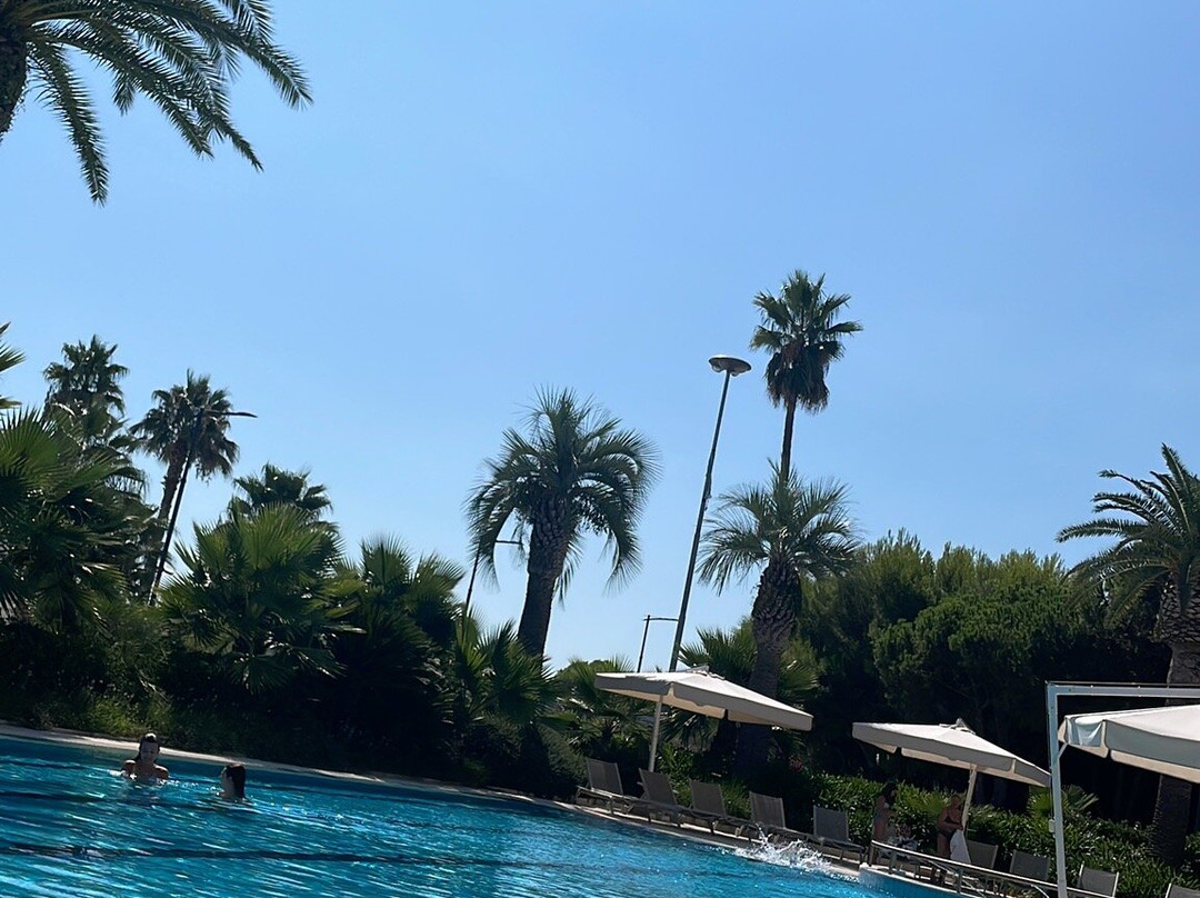 华伦天奴度假酒店主图