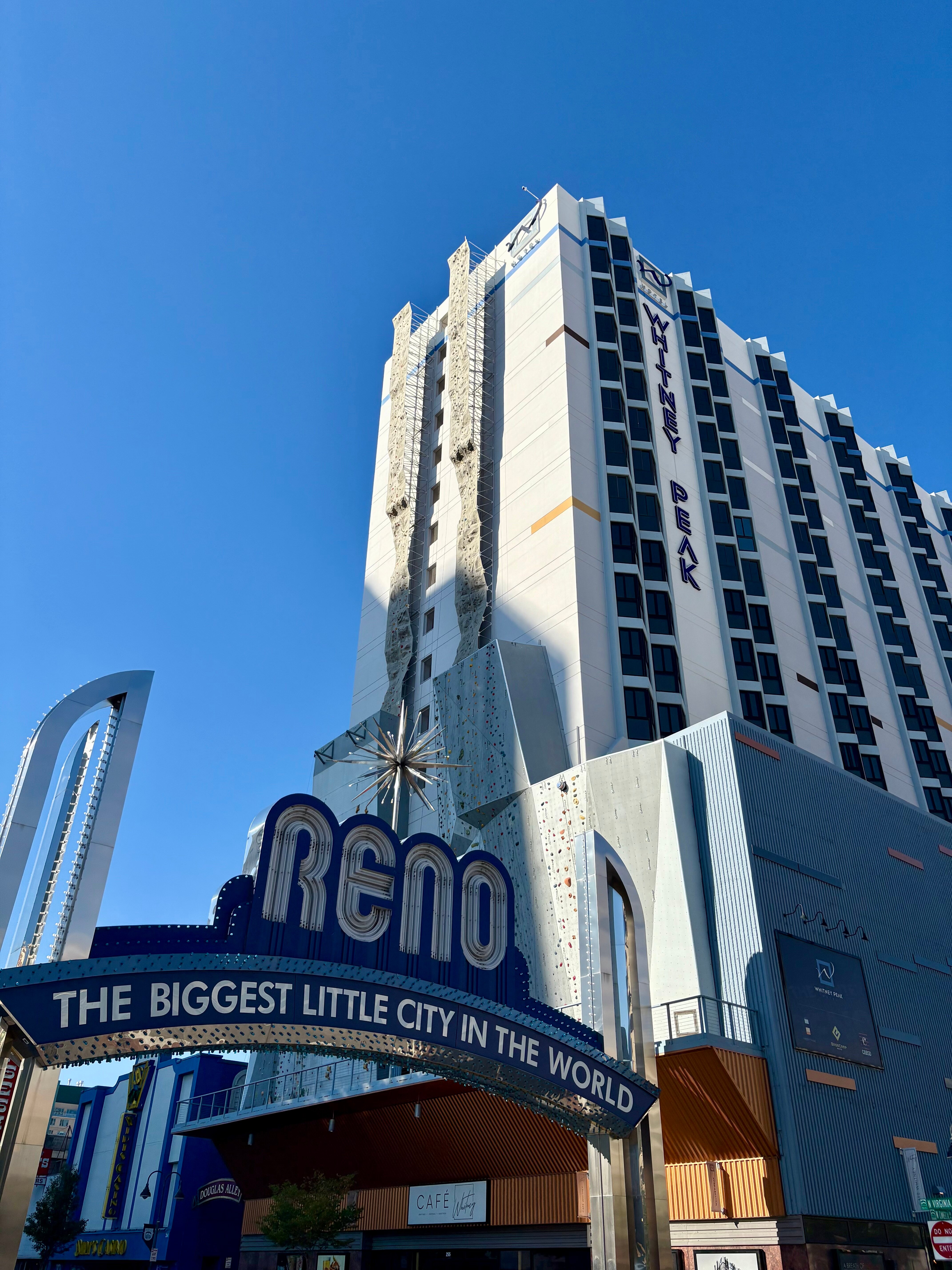 Whitney Peak Hotel Reno, Tapestry Collection by Hilton-浴室