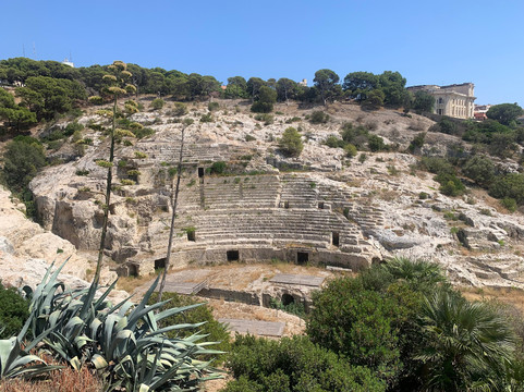 Roman Amphitheatre of Cagliari-卡利亚里省必去景点
