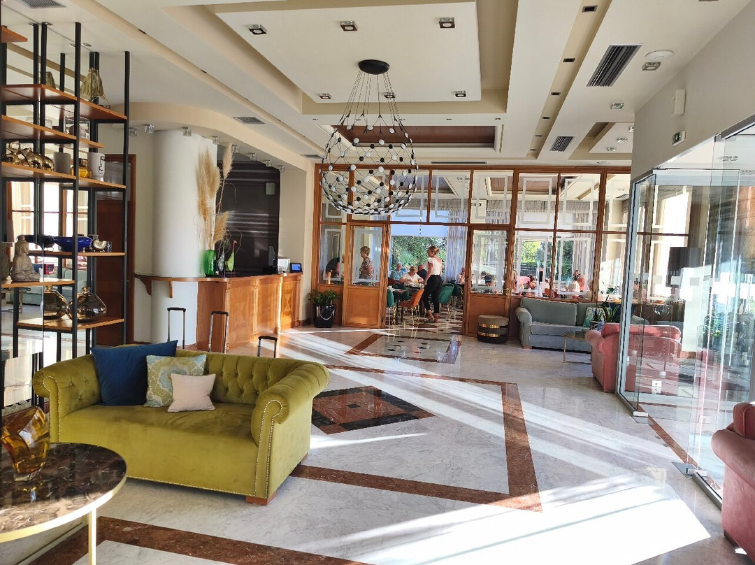 Chloe Luxury Hotel主图