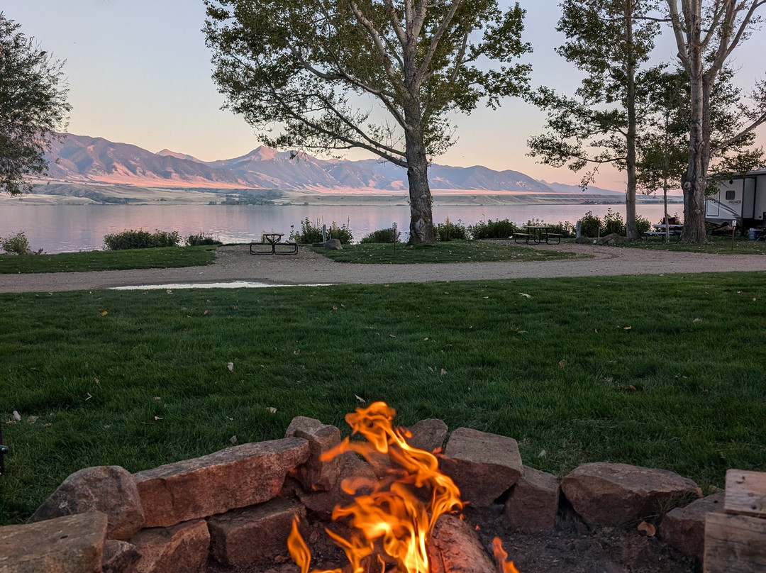 Lakeshore Cabins And Campground