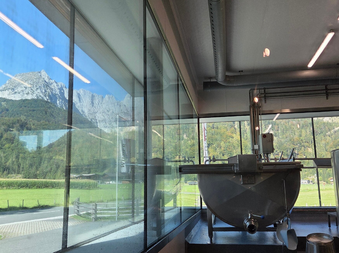 Tiroler Schaukäserei Wilder Käser-教堂村堤候必去景点